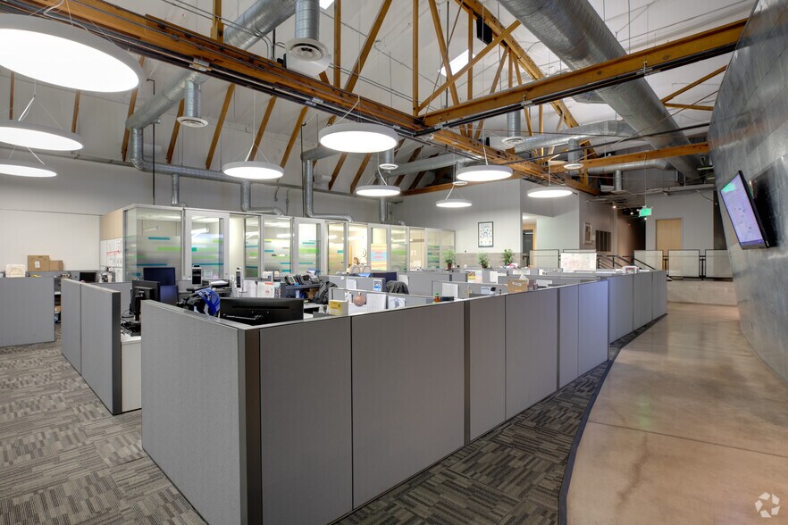 More Photos Of 4501 E McDowell Rd, Phoenix Showroom For Sale