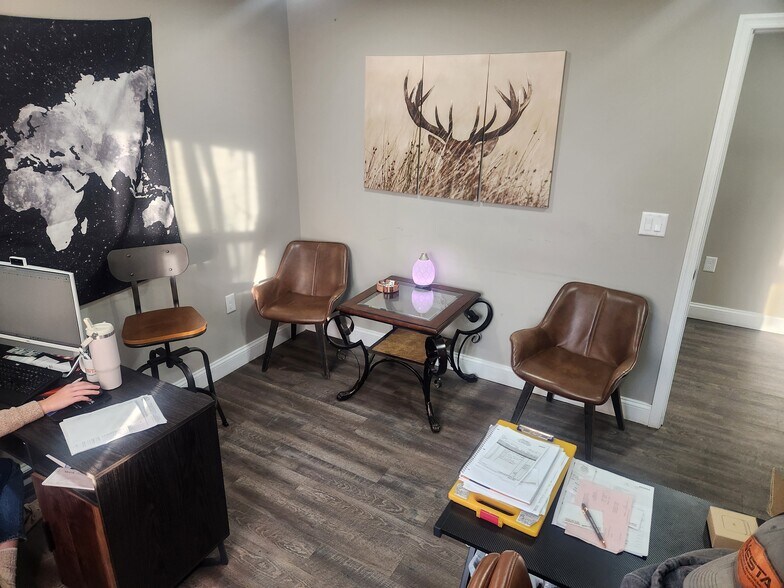 More Photos Of 20-40 E 8th St, Front Royal Flex For Sale