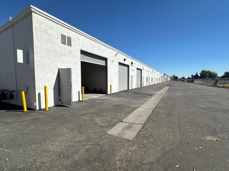 More Photos Of 7475 Murray Dr, Stockton Light Manufacturing For Lease