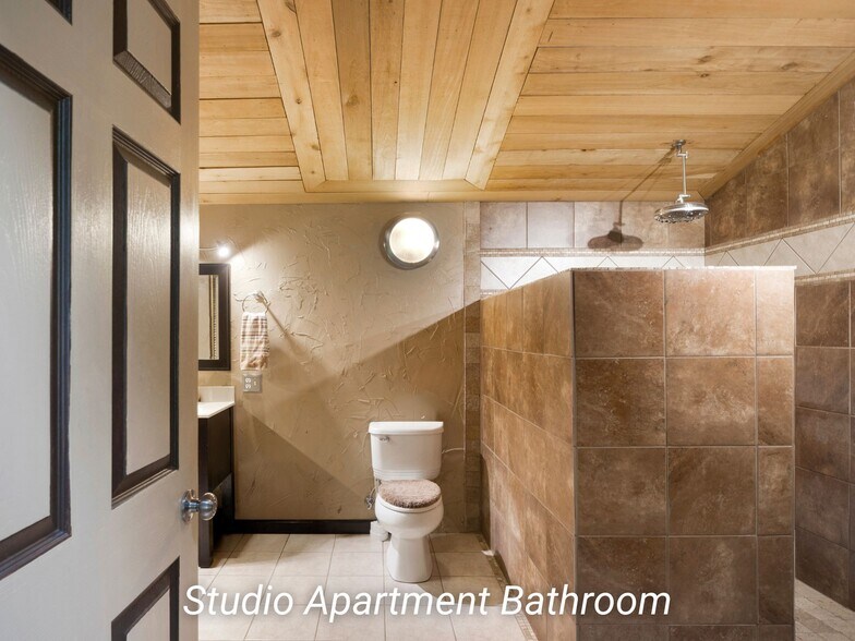 More Photos Of 521 E Front St, Hawkins General Retail For Sale