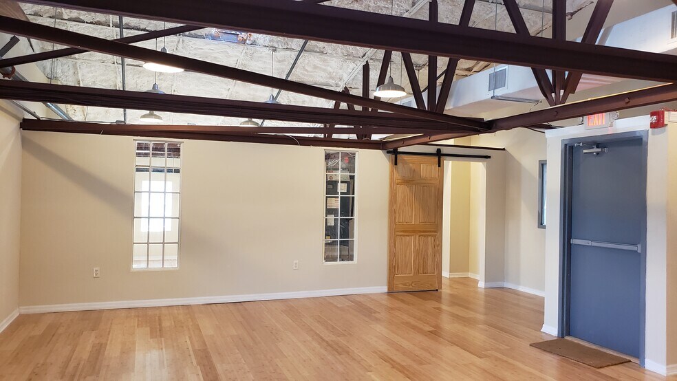 More Photos Of 1942 2nd Ave S, Saint Petersburg Warehouse For Lease
