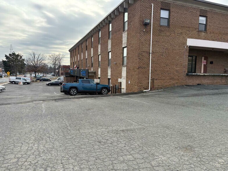 More Photos Of 8300 Merrifield Ave, Fairfax Flex For Lease