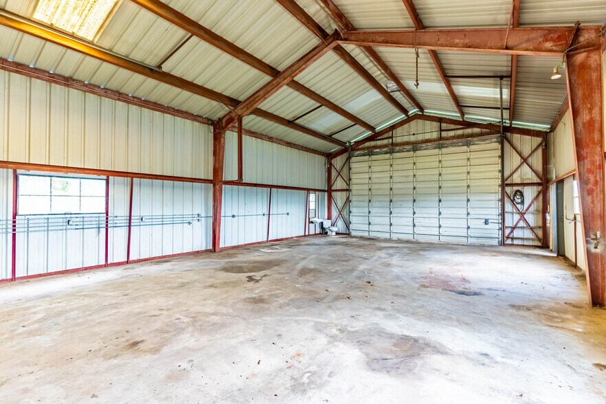 More Photos Of 1021 Grove st, Kaufman Warehouse For Sale