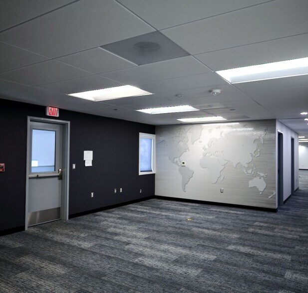 More Photos Of 1017 SW Berg Pky, Canby Manufacturing For Sale