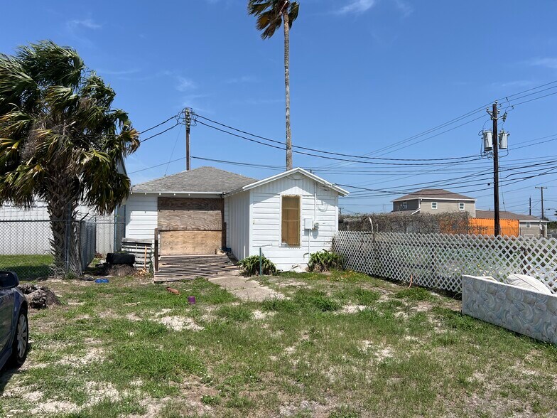 More Photos Of 333 Anchor St, Corpus Christi Industrial For Sale