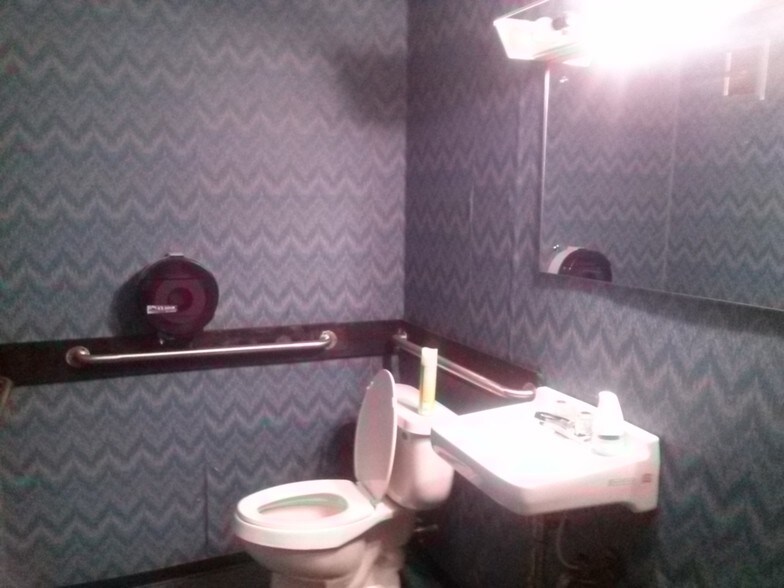 More Photos Of 5186 E Davison St, Detroit Lodge Meeting Hall For Sale