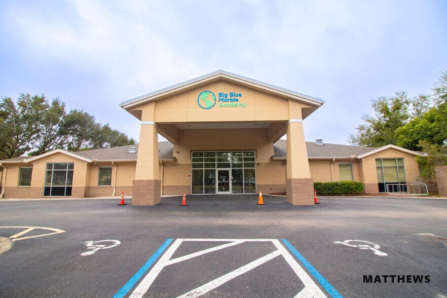 Primary Photo Of 301 W Welch Rd, Apopka General Retail For Sale
