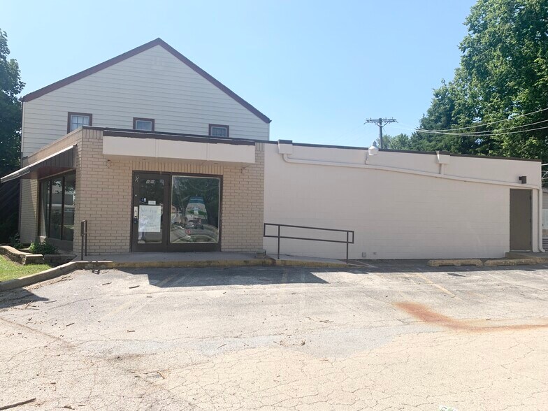 More Photos Of 929 N 5th Ave, Kankakee Storefront Retail Office For Sale