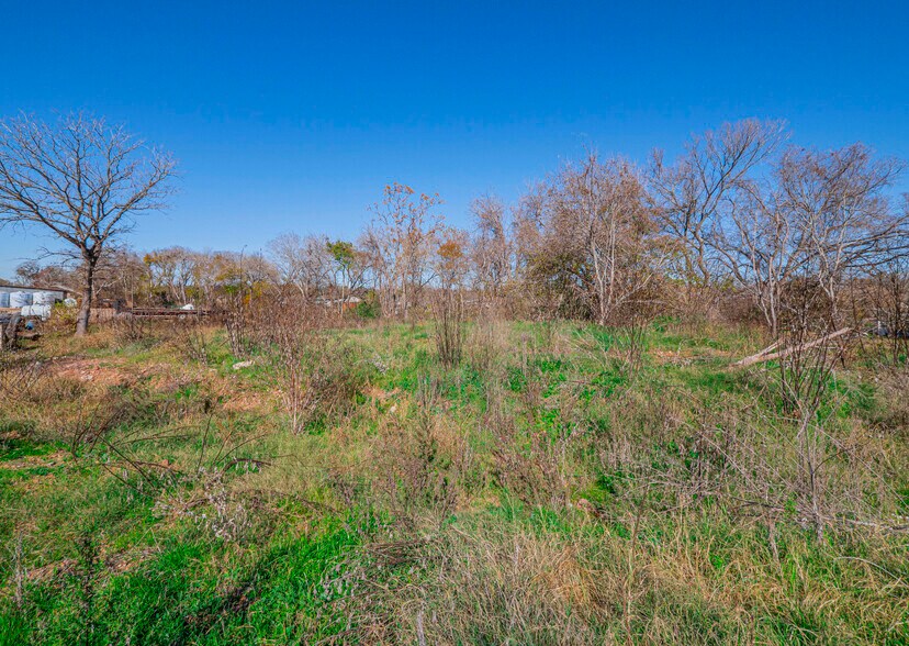 More Photos Of 1561 Pierce Street, Luling Land For Sale
