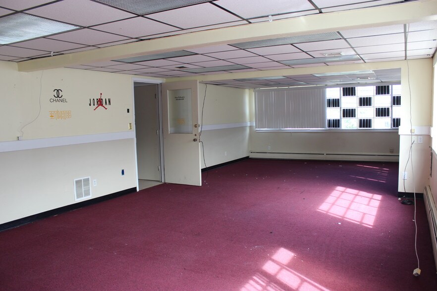 More Photos Of 1384-1388 Dixwell Ave, Hamden Office For Lease