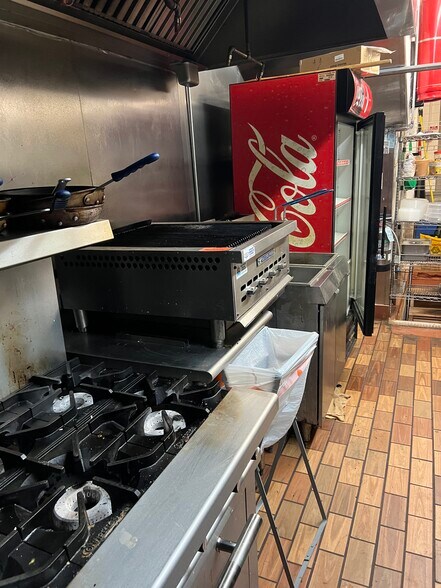 More Photos Of 38-40 S 19th St, Philadelphia Restaurant For Lease
