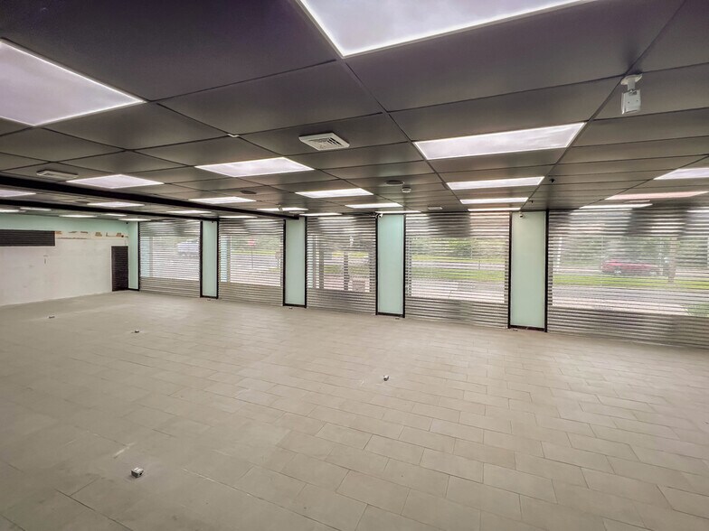 More Photos Of 222 E Bridge St, Morrisville Light Distribution For Sale