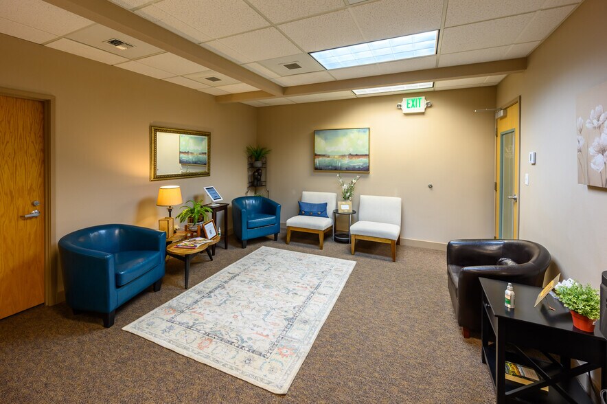 More Photos Of 296 SW Columbia St, Bend Office For Sale