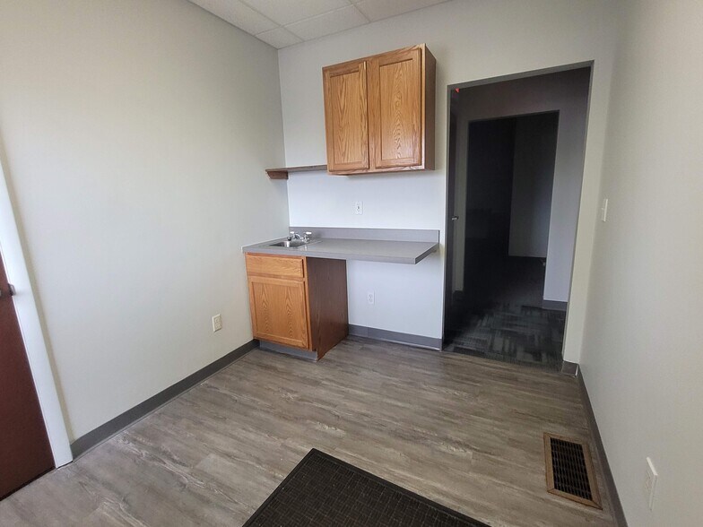 More Photos Of 5797 Beechcroft Rd, Columbus Medical For Lease