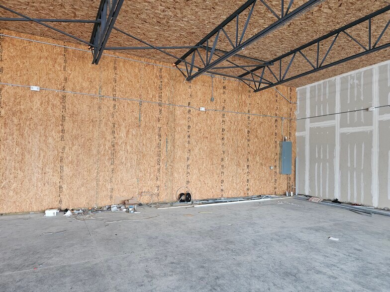 More Photos Of 2320 Union Blvd, Bay Shore General Retail For Lease