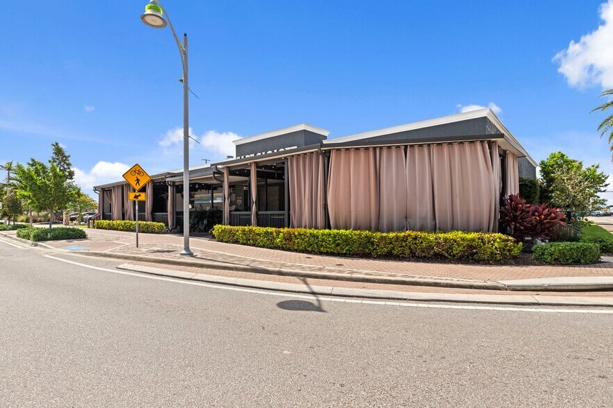 More Photos Of 4725 Vincennes Blvd, Cape Coral Restaurant For Sale