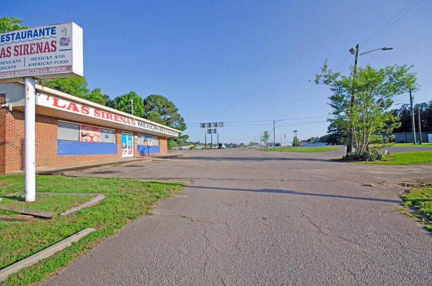 More Photos Of 2902 Industrial Dr, Sanford Restaurant For Sale