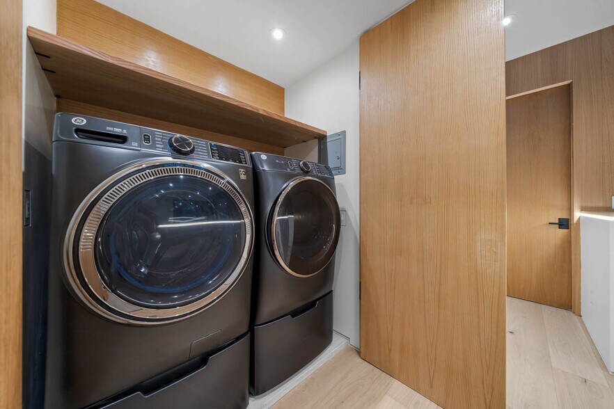 More Photos Of 7372 Fay Ave, La Jolla Multifamily For Sale