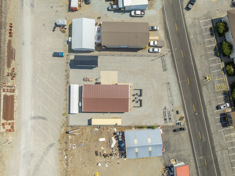More Photos Of 102 E Lakeshore Dr, Pateros Auto Repair For Sale