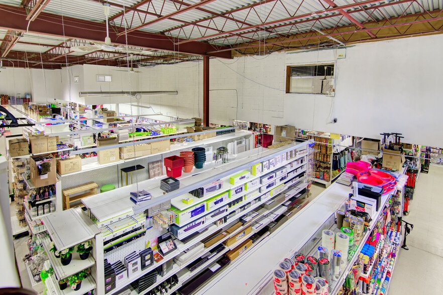 More Photos Of 988 Boul Saint-Jean-Baptiste, Mercier Freestanding For Lease