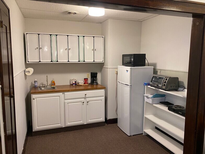 More Photos Of 102 N Fowler St, Meade Office For Sale