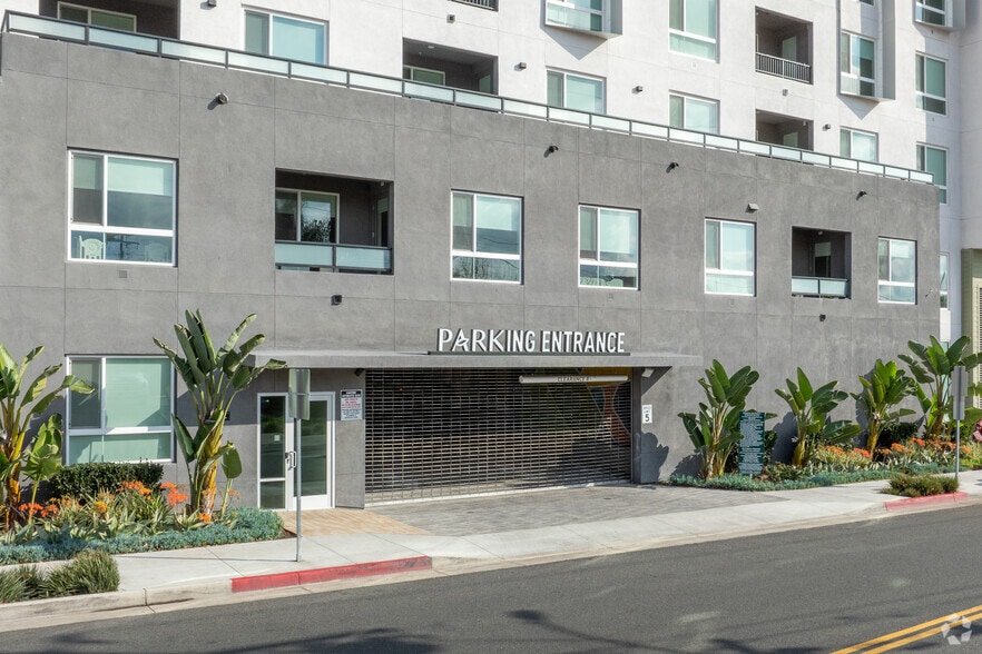 More Photos Of 1660 E 1st St, Santa Ana Storefront For Lease