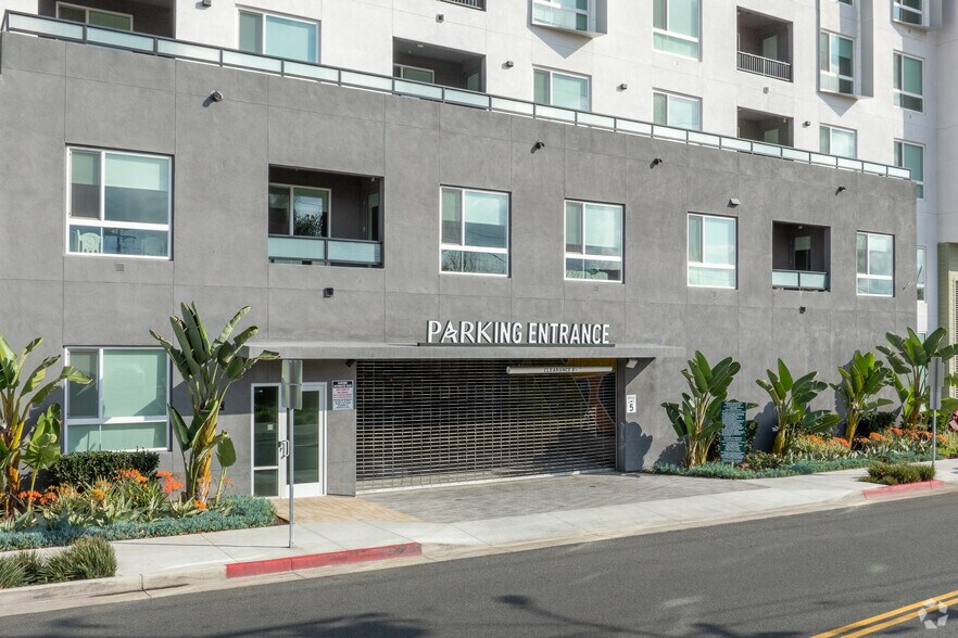 More Photos Of 1660 E 1st St, Santa Ana Storefront For Lease