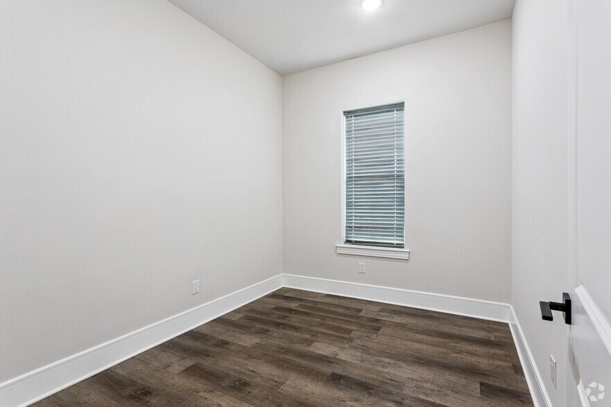 More Photos Of 2215 H G Mosley Pky, Longview Apartments For Sale
