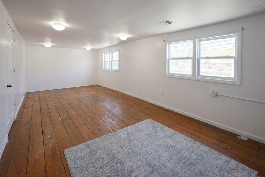 More Photos Of 13 Danbury Rd, Wilton Freestanding For Lease
