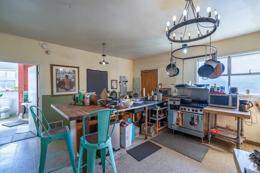 More Photos Of 1200 24th St, Oakland Warehouse For Sale