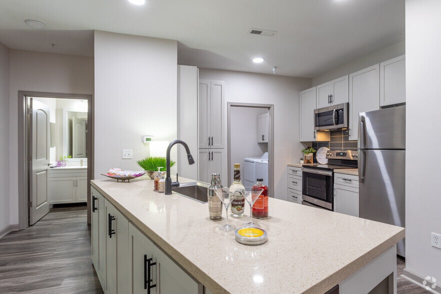 More Photos Of 900 E Six Forks Rd, Raleigh Apartments For Lease