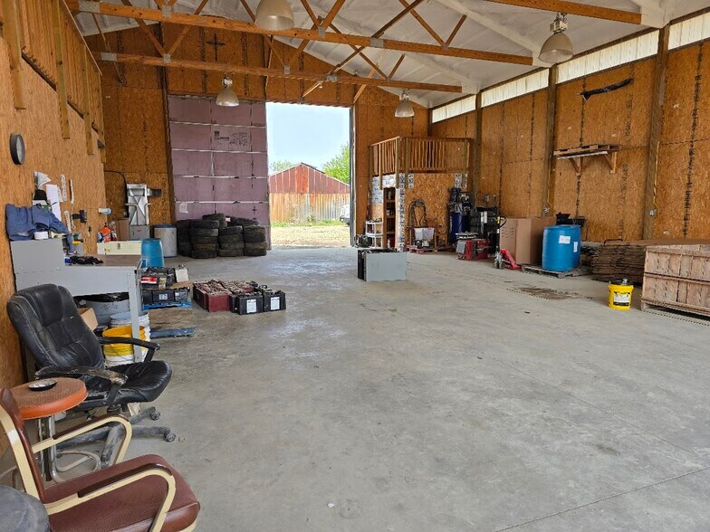 More Photos Of 808 W Walnut St, Fairbury Industrial For Sale