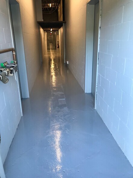 More Photos Of 36-38 Rue de Valcourt, Gatineau Light Distribution For Lease