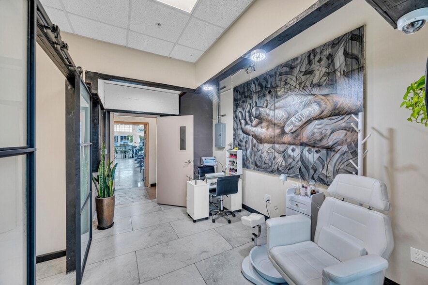 More Photos Of 815 NE 13th St, Fort Lauderdale Freestanding For Sale