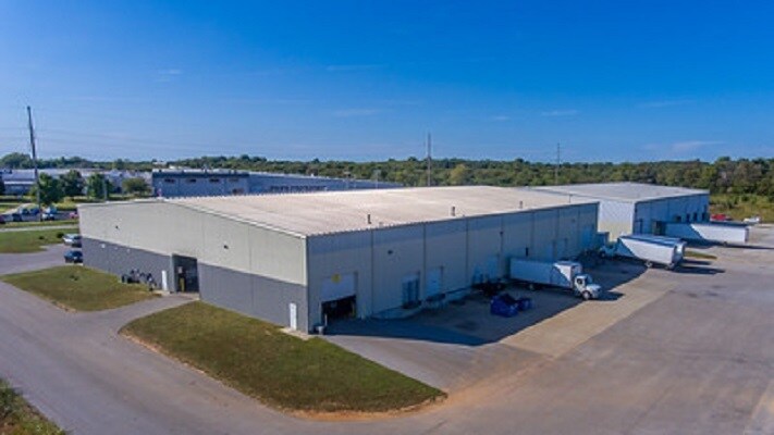 More Photos Of 2630 N Westgate Ave, Springfield Warehouse For Lease