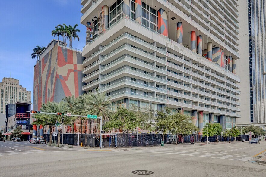 More Photos Of 50 Biscayne Blvd, Miami Apartments For Sale