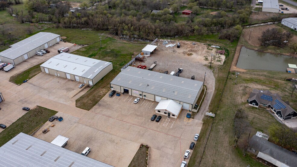 More Photos Of 350 English Trl, Venus Warehouse For Lease