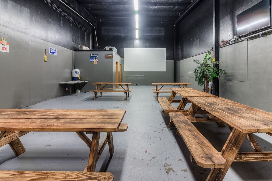 More Photos Of 1319 E 1st Ave, Zillah Restaurant For Sale