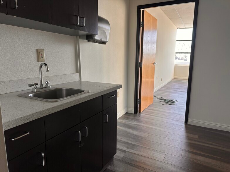 More Photos Of 1111 Corporate Center Dr, Monterey Park Loft Creative Space For Sale