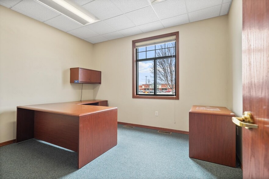 More Photos Of 2521 Steffens Ct, Green Bay Bank For Sale