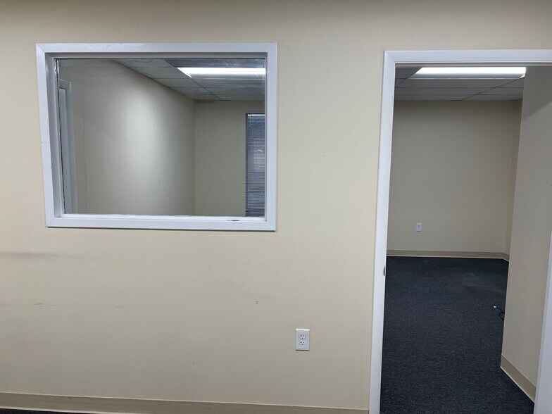 More Photos Of 4900 Auburn Ave, Bethesda Storefront Retail Office For Lease