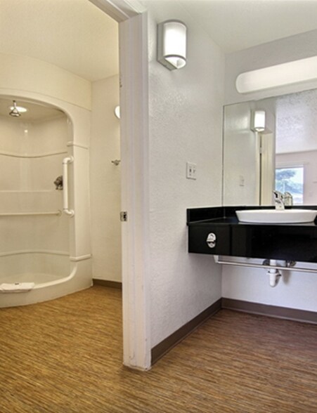 More Photos Of 311 N Bryant Blvd, San Angelo Hotel For Sale