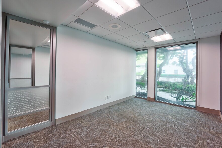 More Photos Of 1200 E Blue Heron Blvd, West Palm Beach Storefront Retail Office For Lease