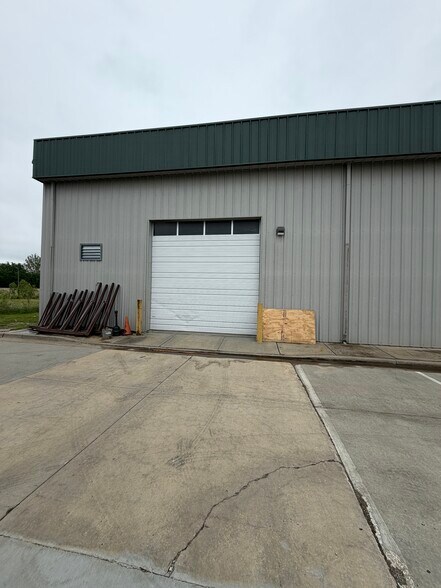 More Photos Of 6601 Royal St, Pleasant Valley Unknown For Lease