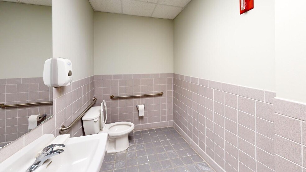 More Photos Of 725 W Fabyan Pky, Batavia Medical For Lease