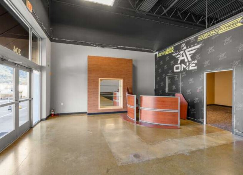 More Photos Of 304-350 NE Agness Ave, Grants Pass Unknown For Lease