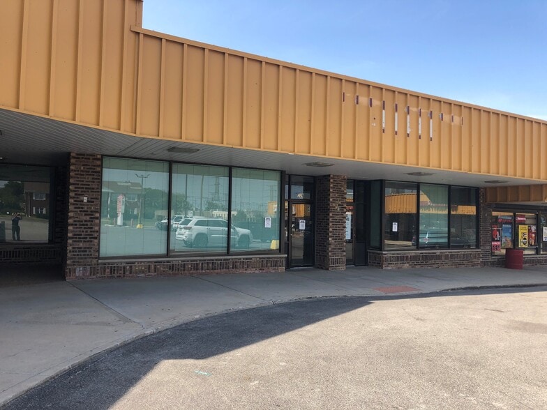 Primary Photo Of 345 E Indian Trl, Aurora Unknown For Lease