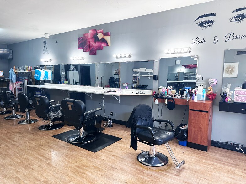 More Photos Of 204 N Maryland Ave, Wilmington Flex For Sale