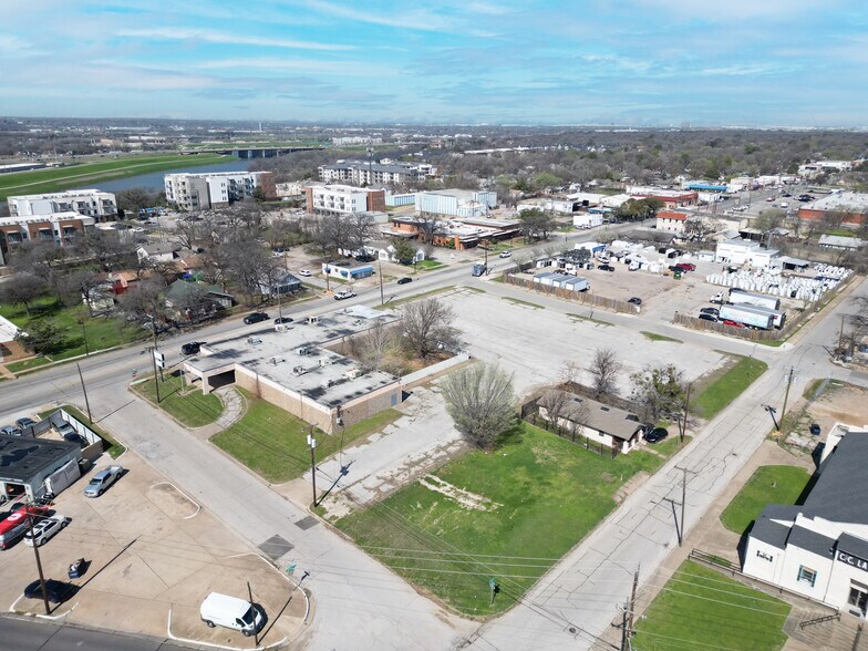 More Photos Of 412 N Sylvania Ave, Fort Worth Freestanding For Lease