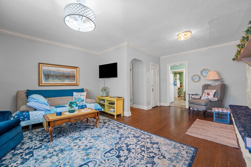 More Photos Of 500 S 2nd St, Branson Specialty For Sale